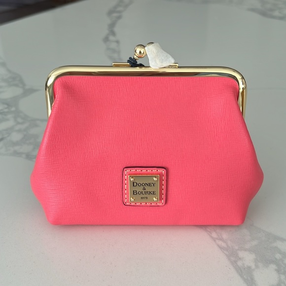 💕CUTE!! DOONEY & BOURKE KISSLOCK!! - Picture 6 of 16